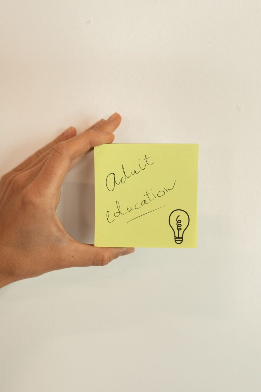 Business Ideas in Nigeria: 9 Tests Before You Put Money Down A sticky note with a lightbulb drawing, capturing a business idea to test